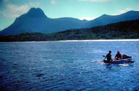 1984_dale_nick_south_coast_bushwalk_prion_beach_crossing_rowing