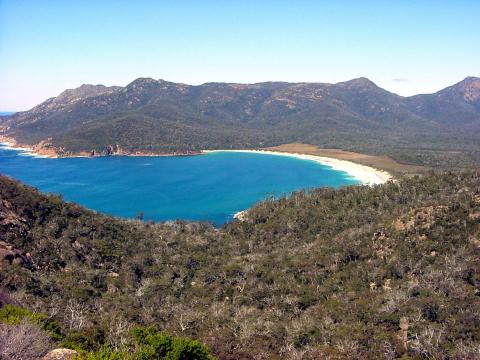 2000_freycinet_bushwalk_wineglass_bay_001